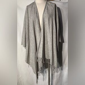 MUJI SZ OS Yak Wool Blend Gray Shawl Cape Stole with Fringe NEW WITH TAG